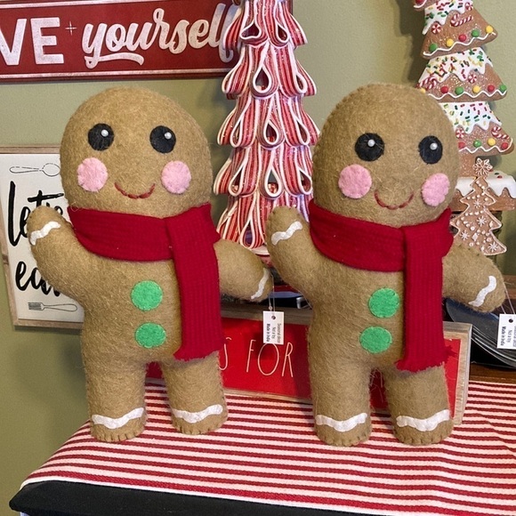 FELTED GINGERBREAD MEN WITH SCARF SET OF 2 - Picture 1 of 7